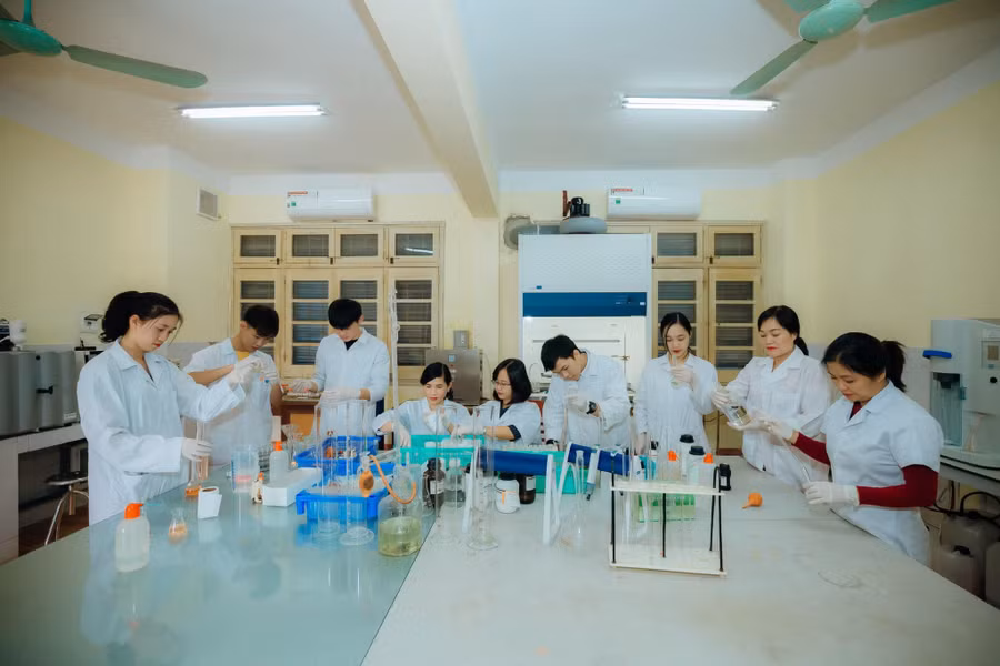 giao-luu-truc-tuyen-chu-de-dao-tao-nganh-cong-nghe-ban-dan-vi-mach-don-dau-xu-huong-trong-giai-doan-moi-9832.jpg