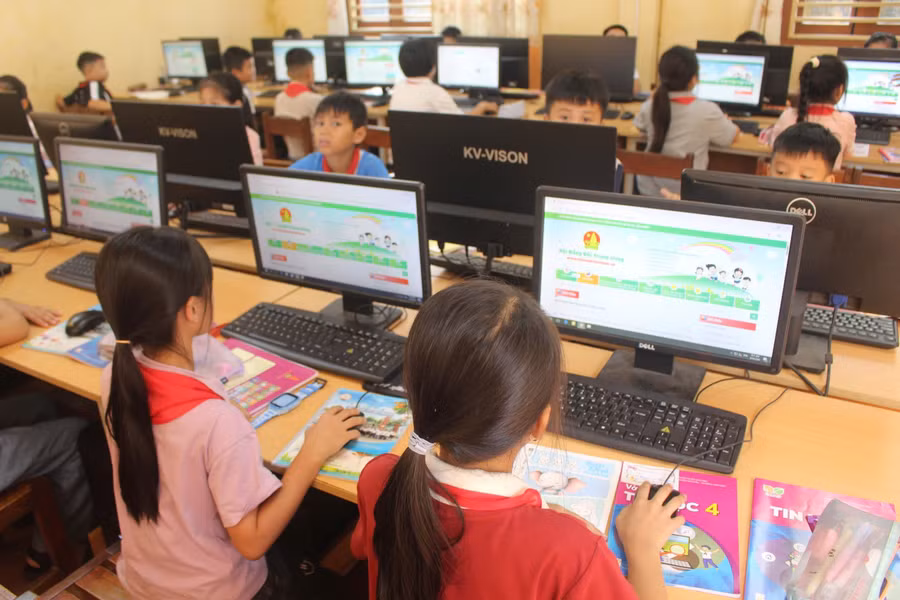 Chuyển đổi số trong giáo dục là quá trình lâu dài, đòi hỏi sự đồng bộ giữa hạ tầng, con người và phương pháp tổ chức dạy học. 