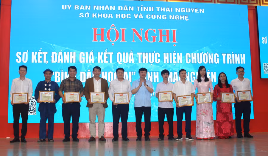 binh-dan-hoc-ai-1.jpg