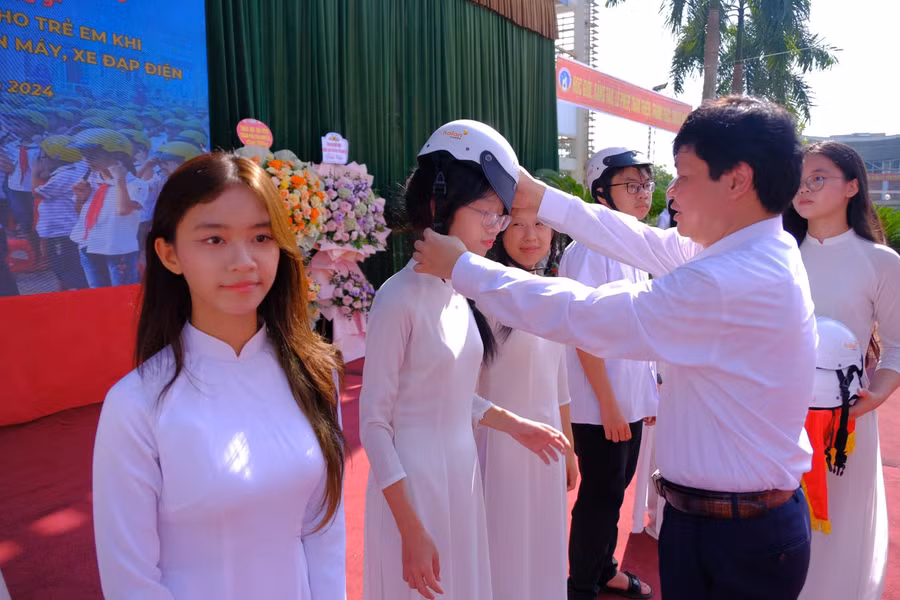 Thái Nguyên phát động hưởng ứng Tháng cao điểm đảm bảo ATGT cho học sinh.