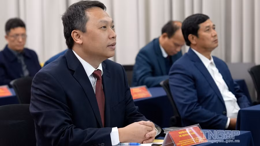 dong-chi-chu-tich-ubnd-tinh-dac-biet-quan-tam-den-robot-va-tu-dong-hoa-cua-neuromeka.jpg