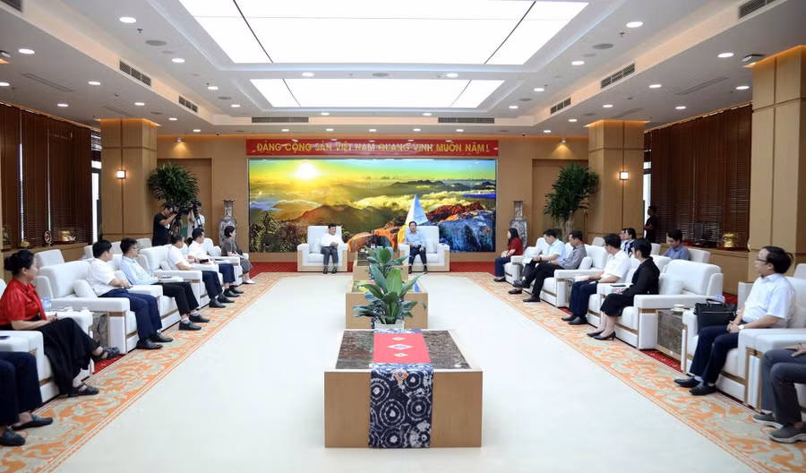 Quang cảnh buổi làm việc.