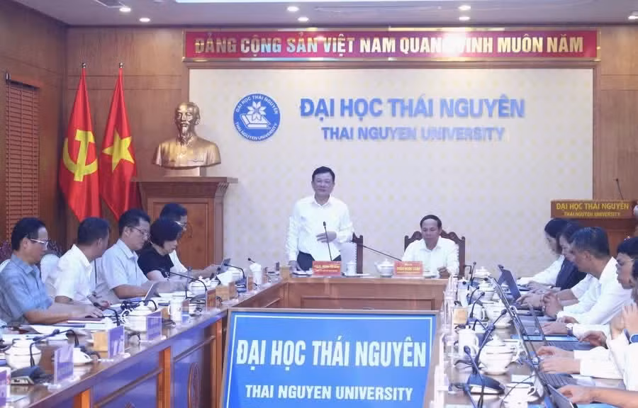 Quang cảnh buổi làm việc.