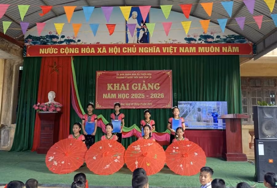 thay-va-tro-nha-truong-da-va-dang-no-luc-day-va-hoc-trong-dieu-kien-kho-khan.jpg