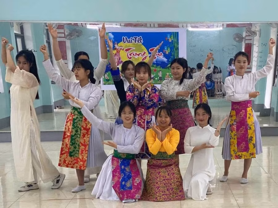 khong-chi-co-moi-truong-hoc-tap-tot-sinh-vien-con-duoc-tham-gia-nhieu-hoat-dong-van-hoa-van-nghe-de-phat-trien-ban-than.jpg