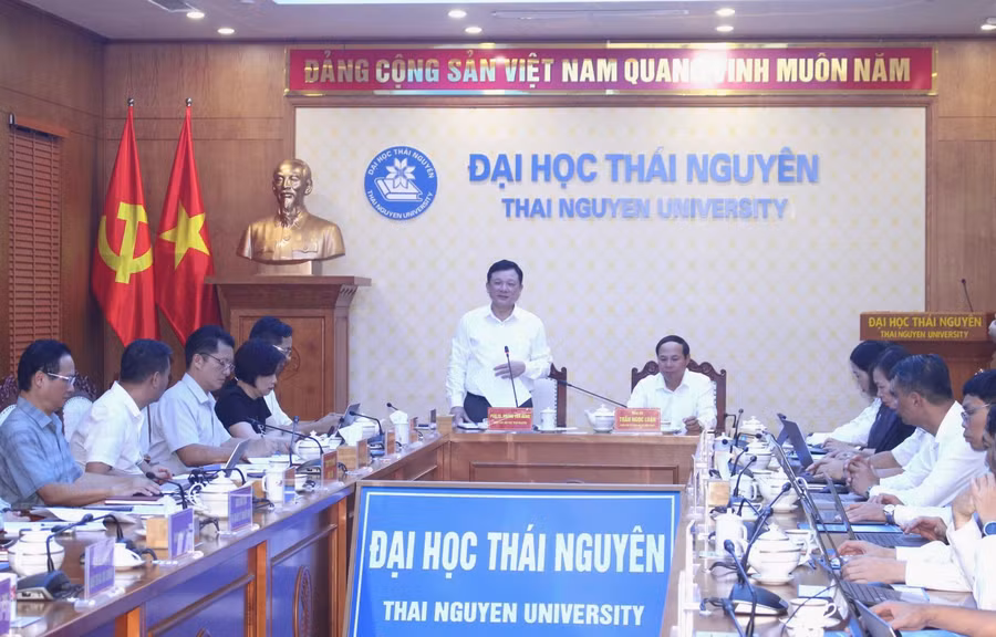 Quang cảnh buổi làm việc.