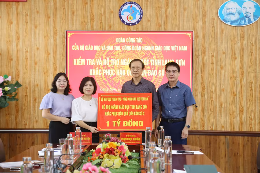 Bộ GD&ĐT, Công đoàn Giáo dục Việt Nam hỗ trợ ngành Giáo dục Lạng Sơn 1 tỷ đồng.jpg