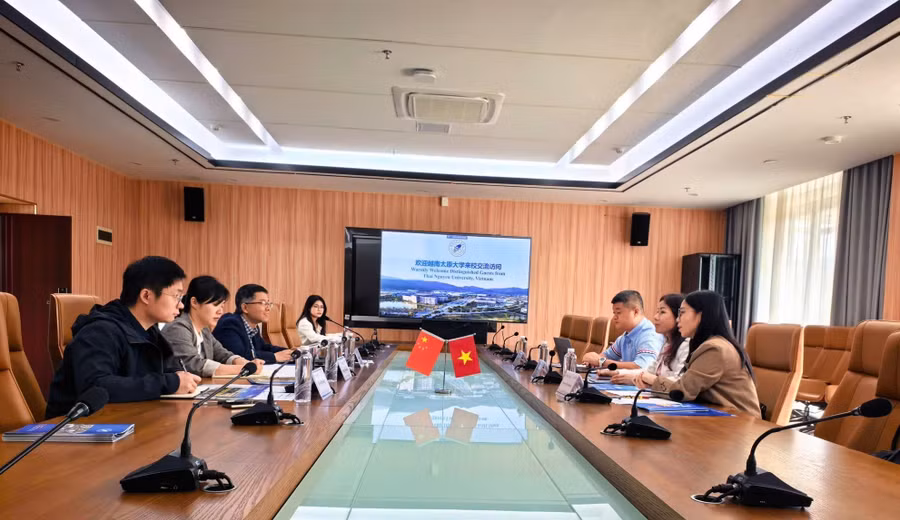 Tại Khoa Quốc tế – Đại học Thái Nguyên, chương trình hợp tác đào tạo chuyển tiếp với các trường đại học của Trung Quốc đang được triển khai theo mô hình 2+2 và 1+3.