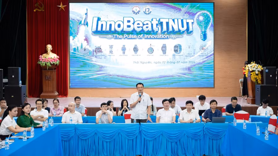 PGS.TS Ngô Như Khoa, Bí thư Đảng ủy, Hiệu trưởng Trường Đại học Kỹ thuật Công nghiệp chia sẻ tại tọa đàm "Khơi nguồn đổi mới sáng tạo TNUT 2026".