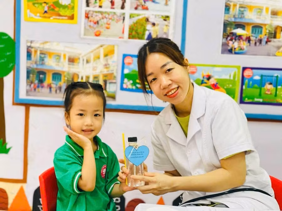 thong-tin-ve-cham-soc-dinh-duong-hop-ly-phong-chong-thieu-vi-chat-duoc-truyen-tai-nhan-manh-vao-nhom-tre-em-va-phu-nu-mang-thai.jpg