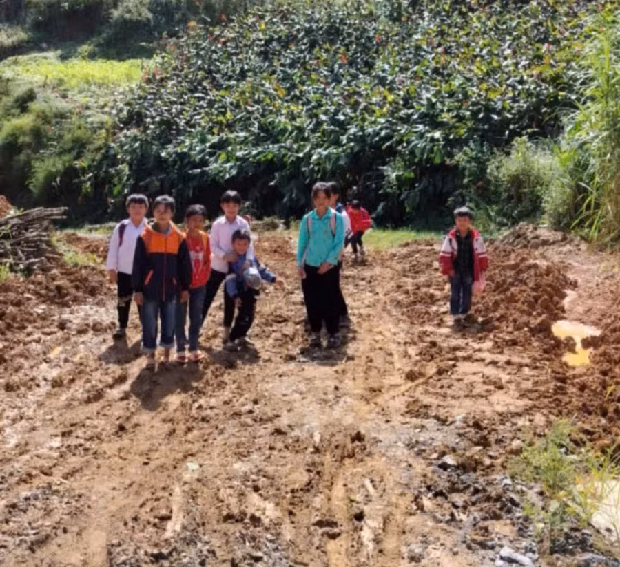 'Gập ghềnh' đường đến trường sau bão