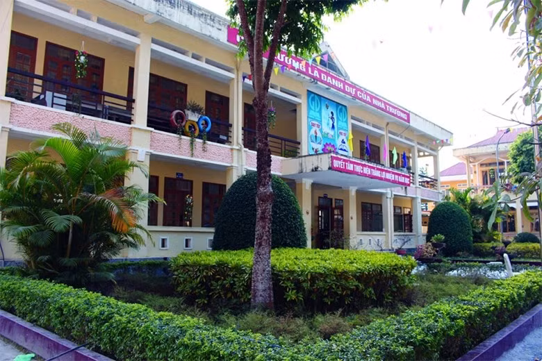 anh-1-truong-tieu-hoc-quang-uyen-diem-sang-doi-moi-nang-cao-chat-luong-day-va-hoc-2105.jpg