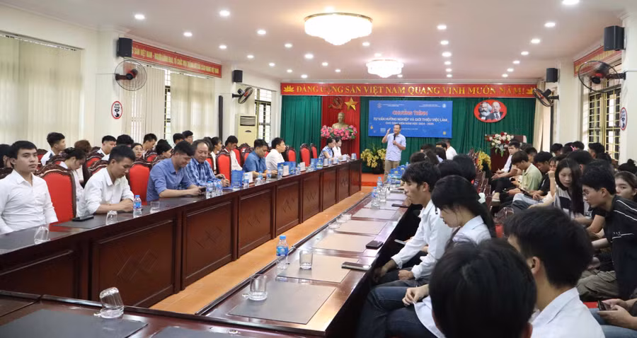 chuong-trinh-thu-hut-su-tham-gia-dong-dao-cua-sinh-vien.jpg