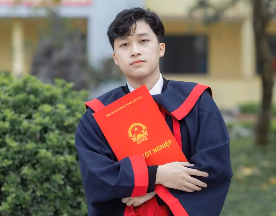 Hành trình trở thành thủ khoa trường Đại học Kinh tế Quốc dân của nam sinh Thái Nguyên.
