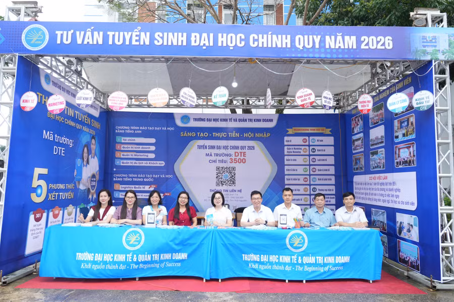Không gian tư vấn tuyển sinh tại TUEBA.