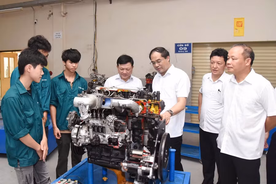 Đoàn công tác khảo sát tại cơ sở 2 của Trường Cao đẳng Thái Nguyên.
