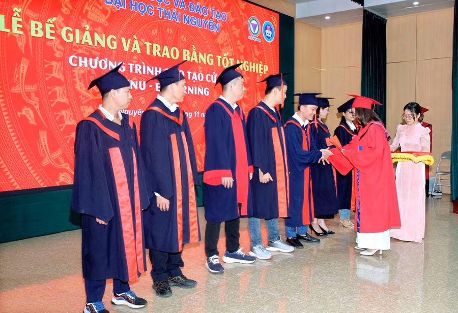 nhieu-co-hoi-viec-lam-khi-tot-nghiep-nganh-luat-kinh-te-dao-tao-tu-xa.jpg