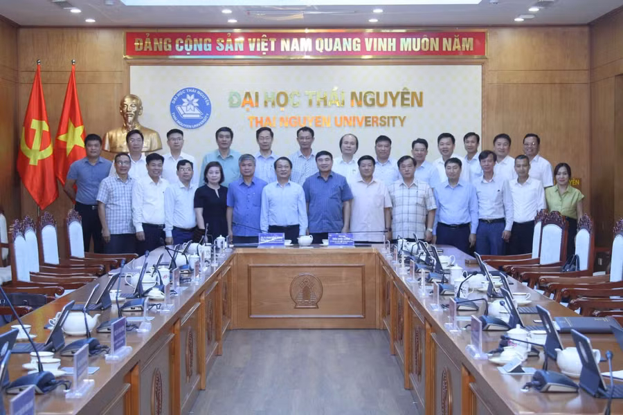 cac-dai-bieu-chup-anh-luu-niem.jpg