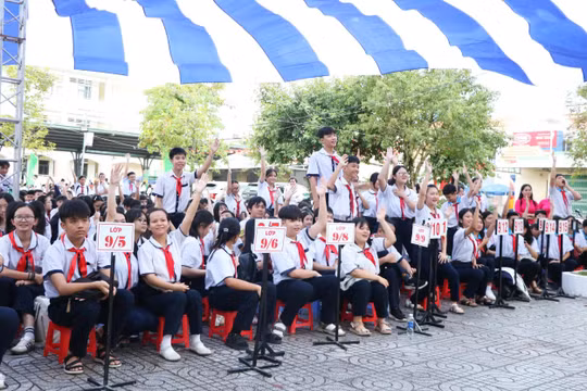 Các em học sinh tham dự chương trình.