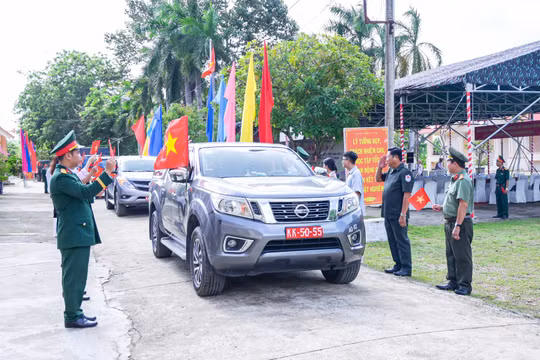 Cán bộ, chiến sĩ Đội K92, Đội K93 chính thức xuất quân, lên đường sang Campuchia.