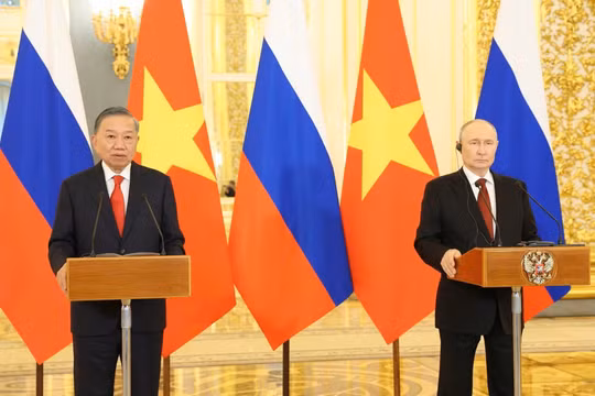 Tổng Bí thư, Chủ tịch nước Tô Lâm và Tổng thống Nga Vladimir Putin dự Lễ khánh thành phòng xét nghiệm phòng, chống dịch bệnh (theo hình thức trực tuyến). Ảnh: Thống Nhất/TTXVN
