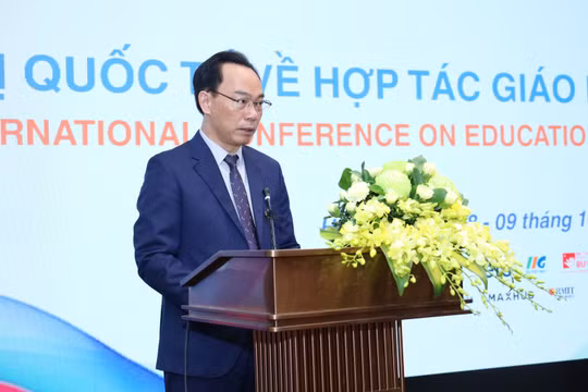 Bộ trưởng Hoàng Minh Sơn phát biểu khai mạc hội nghị.