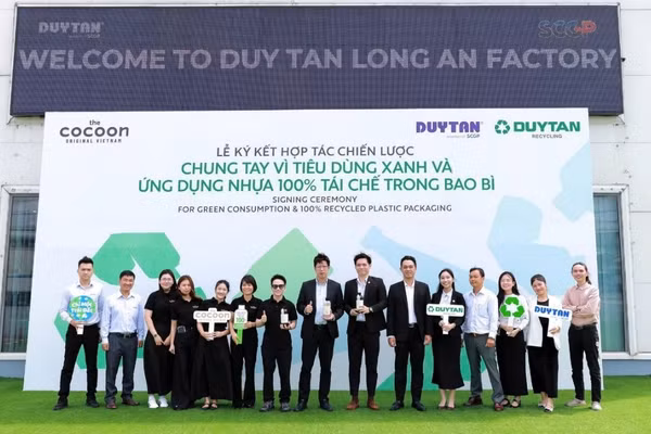 Lễ ký kết được tổ chức tại nhà máy của Nhựa Duy Tân tại KCN Tân Đô (xã Đức Hòa, Tây Ninh).