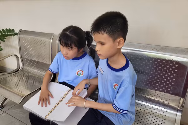 Học sinh Trường Phổ thông đặc biệt Nguyễn Đình Chiểu (TPHCM). 