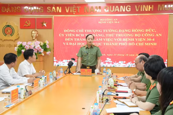 Toàn cảnh buổi làm việc. 