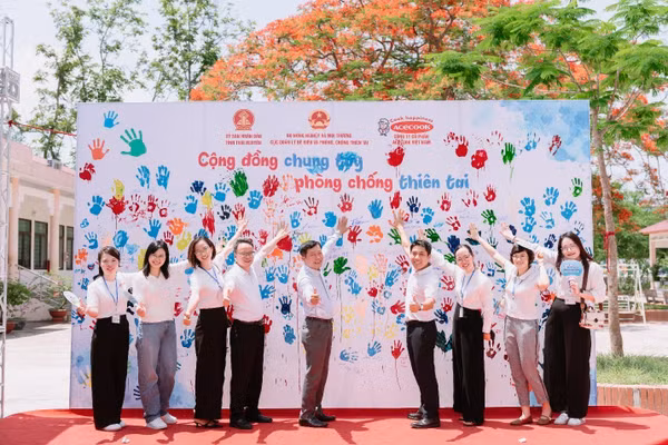 Acecook Việt Nam đồng hành cùng Cục Quản lý đê điều và Phòng chống thiên tai triển khai chuỗi hoạt động tuyên truyền, giáo dục kiến thức cho cộng đồng.