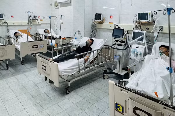Các bệnh nhân đang điều trị tại Bệnh viện Nguyễn Tri Phương. (Ảnh: BVCC)
