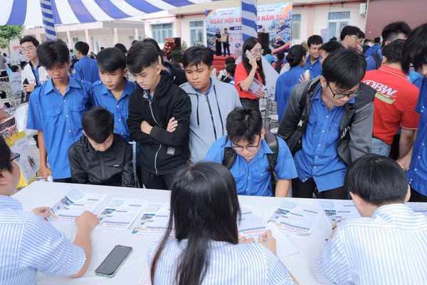 Ngày hội việc làm tại Trường Cao đẳng Long An.