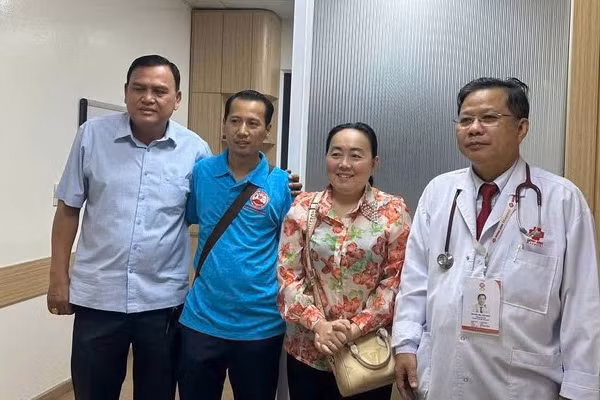 Bệnh nhân người Campuchia trong ngày xuất viện.