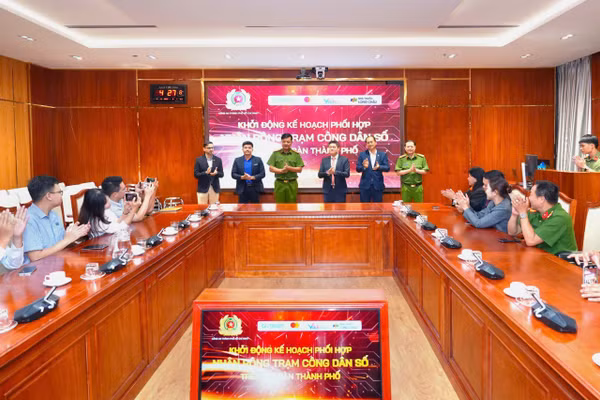 Toàn cảnh lễ ký kết Kế hoạch phối hợp nhân rộng mô hình Trạm công dân số trên địa bàn TPHCM.