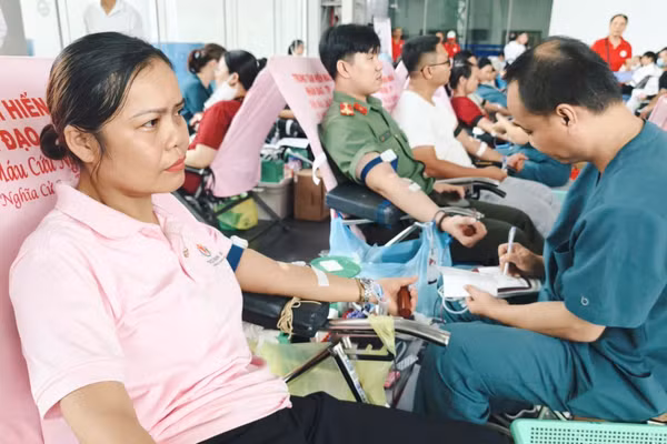 Hiến máu nhân đạo là một nghĩa cử cao đẹp.
