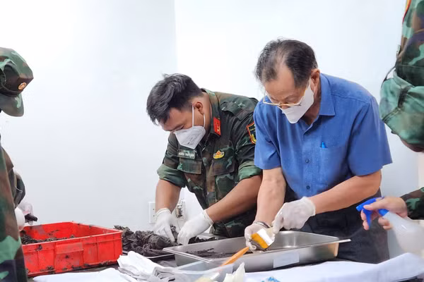 Các bộ hài cốt này được đưa vào khu vực chuyên dụng để làm sạch, lấy mẫu, lưu mẫu.