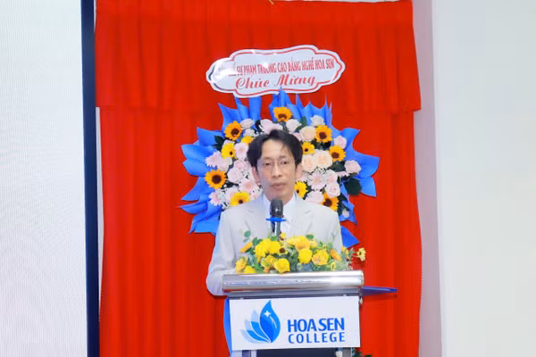 Bổ nhiệm TS Mạch Trần Huy làm Hiệu trưởng Trường Cao đẳng nghề Hoa Sen. 
