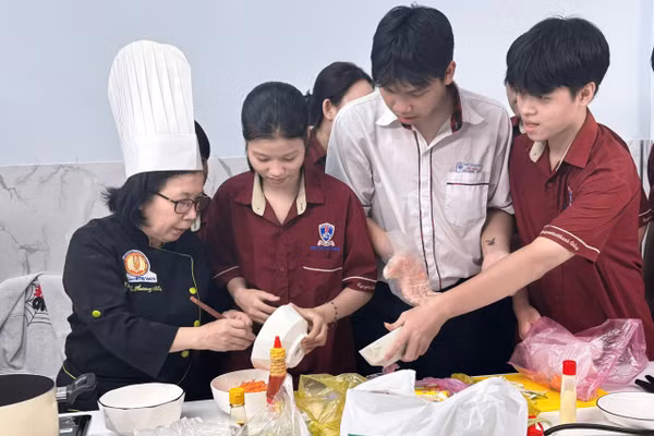 Một buổi thực hành của sinh viên Trường Trung cấp Nguyễn Tất Thành.