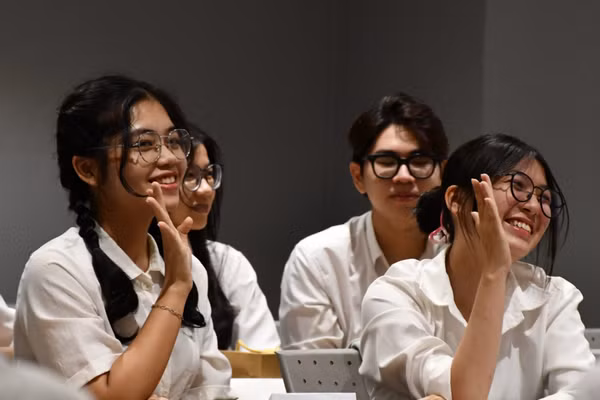 Sinh viên khoa Du lịch - Đại học Kinh tế TPHCM. 
