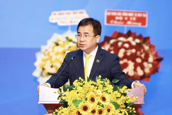 PGS.TS.BS Ngô Quốc Đạt, Bí thư Đảng ủy, Hiệu trưởng Trường Đại học Y khoa Phạm Ngọc Thạch, phát biểu tại lễ khai giảng. 