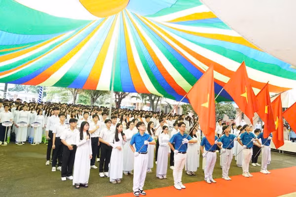 Lễ khai giảng năm học 2024 - 2025 tại Trường THPT chuyên Trần Văn Giàu. (Ảnh: Báo Long An)