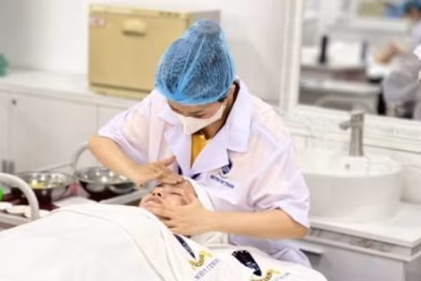 Buổi học thực hành của sinh viên Trường Trung cấp Nguyễn Tất Thành. 