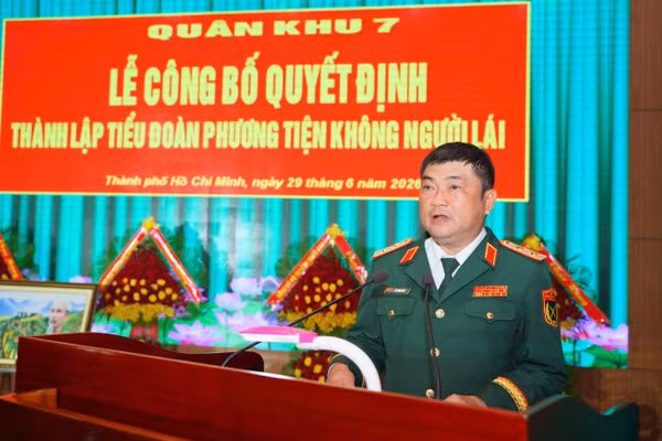 Trung tướng Lê Xuân Thế, Tư lệnh Quân khu 7 phát biểu chỉ đạo. 