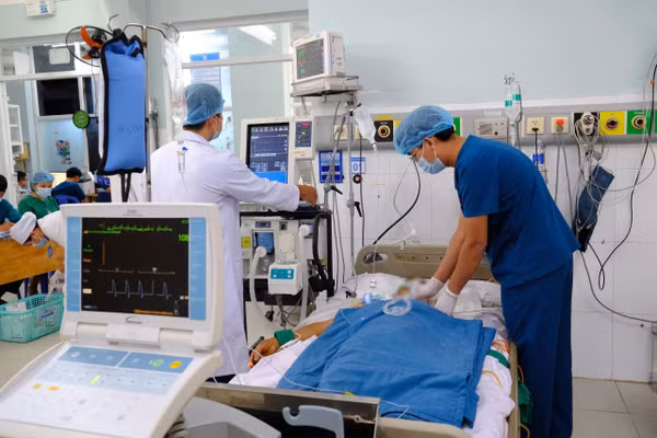 Nhiều bệnh nhân nguy kịch vì nhồi máu cơ tim. 