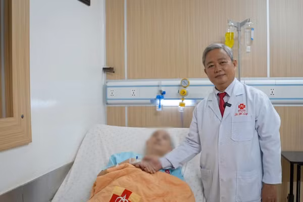 Người bệnh hồi phục sau phẫu thuật u não to bằng trái cam sành.