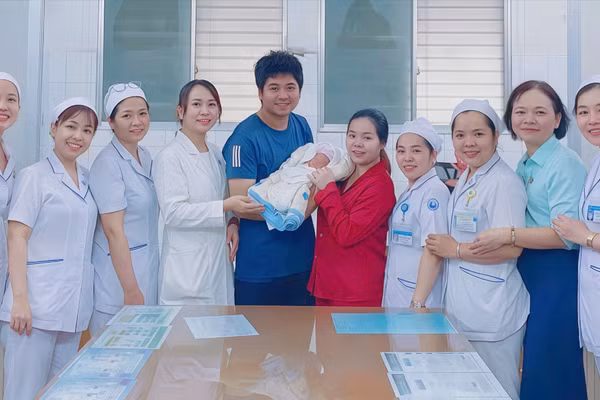 Mẹ và em bé xuất viện ngày 14/1.