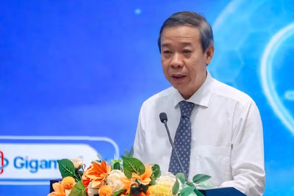 TS.BS Nguyễn Văn Vĩnh Châu – Phó Giám đốc Sở Y tế TPHCM, phát biểu tại hội nghị. 