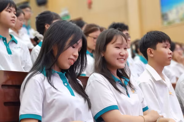 Sinh viên Trường Đại học Giao thông vận tải TPHCM tham gia chương trình. 
