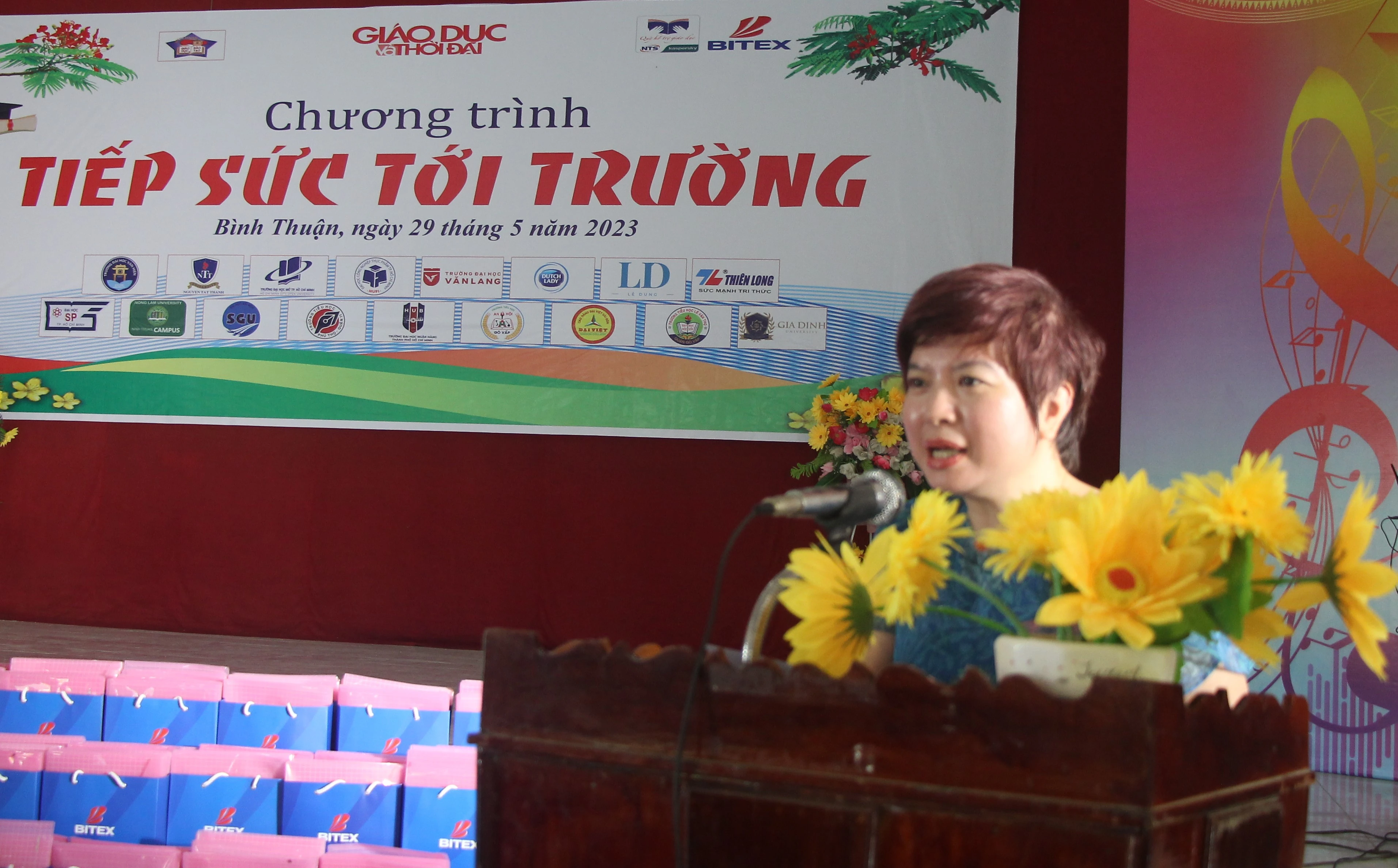 Nhà báo Dương Thanh Hương phát biểu tại chương trình.