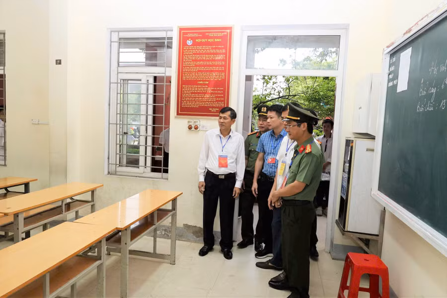 pho-chu-tich-nghe-an-kiem-tra-thi-2.jpg